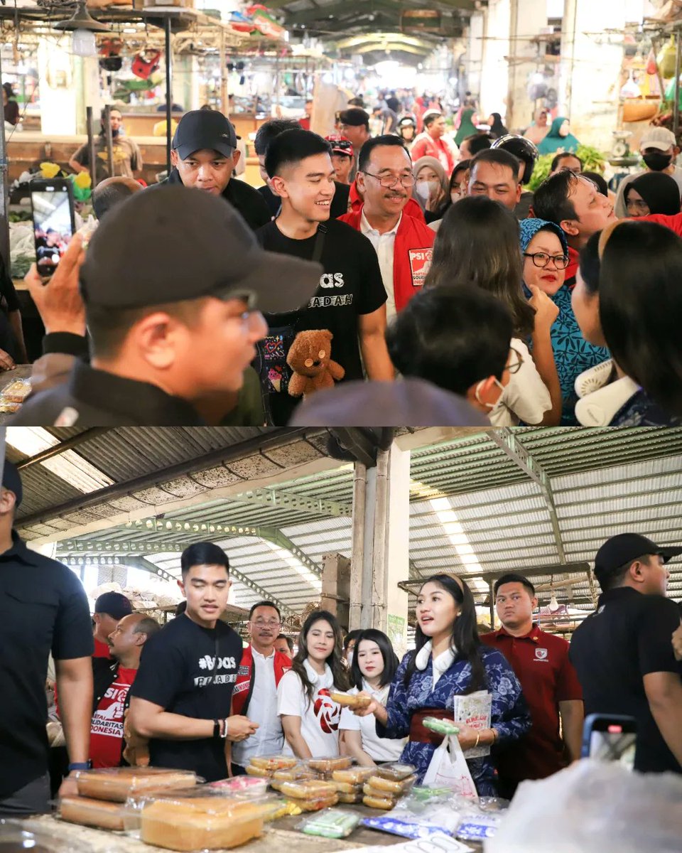 Kunjungan Mas Ketum Kaesang ke Pasar Flamboyan, Pontianak, bersama istri, Mbak Erina Gudono, disambut heboh para pedagang! Mereka mengajak Mas Ketum dan Mbak Erina berfoto bersama. 

Nah, mumpung lagi di pasar, Mas Ketum juga menyempatkan belanja. Apa aja yang dibeli Mas Ketum?