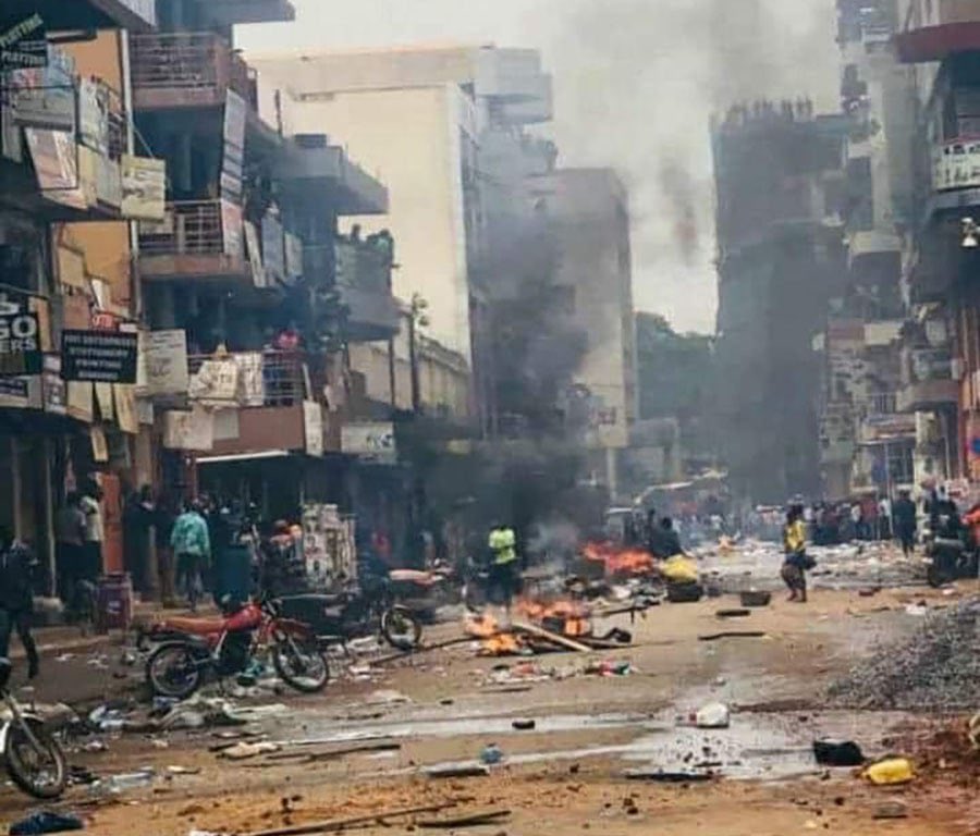 iziggy2's tweet image. 3 years ago today, as Ugandans were disagreeing with the illegal detention of @HEBobiwine,  100’s were killed, many imprisoned, many injured and the whereabouts of many is unknown

No justice ever came out up to now 
#ripfallensoldiers
#FreeAllPoliticalPrisoners