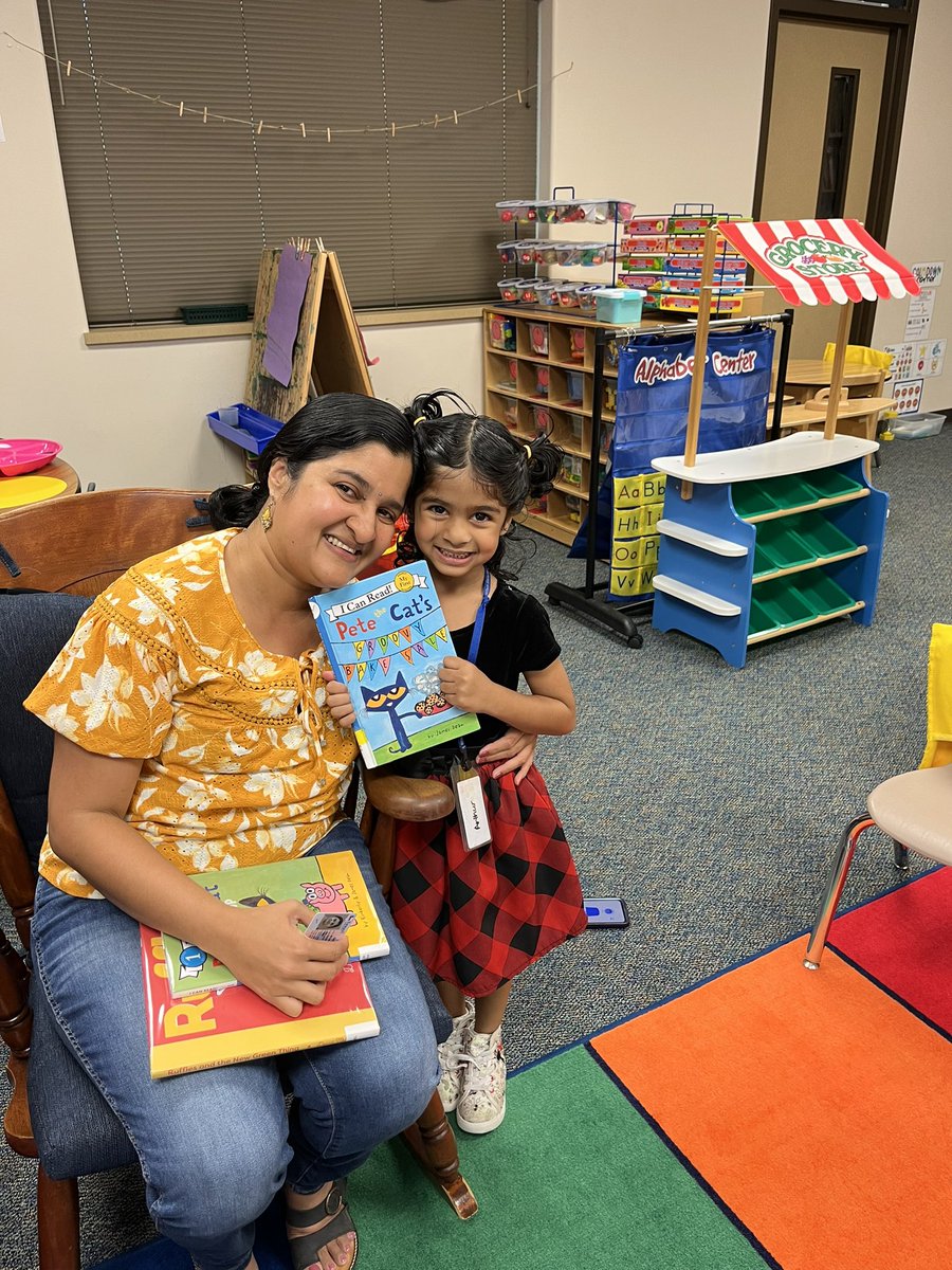 We had another awesome mystery reader last week! Thanks to Vuthra”s Mom for reading an awesome Pete The Cat book to us!  <a href="/twehowl/">Tom Wilson Elementary</a> #twehowl <a href="/katyPK/">Katy Pk</a>