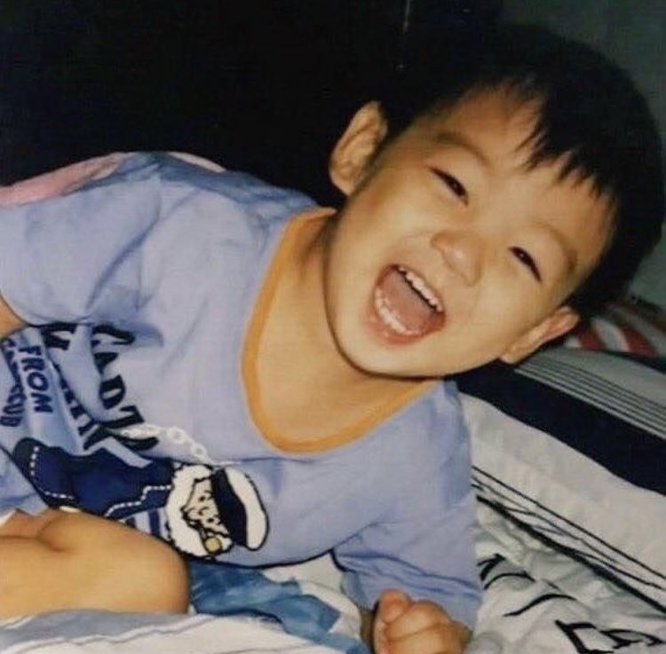 บรีฟคือให้โพสต์ท่าตามรูปจองกุกตอนเบบี๋ 
น่ารักมากกกกกกกกกกกกกกกกกกกกกกกกกกกกกก