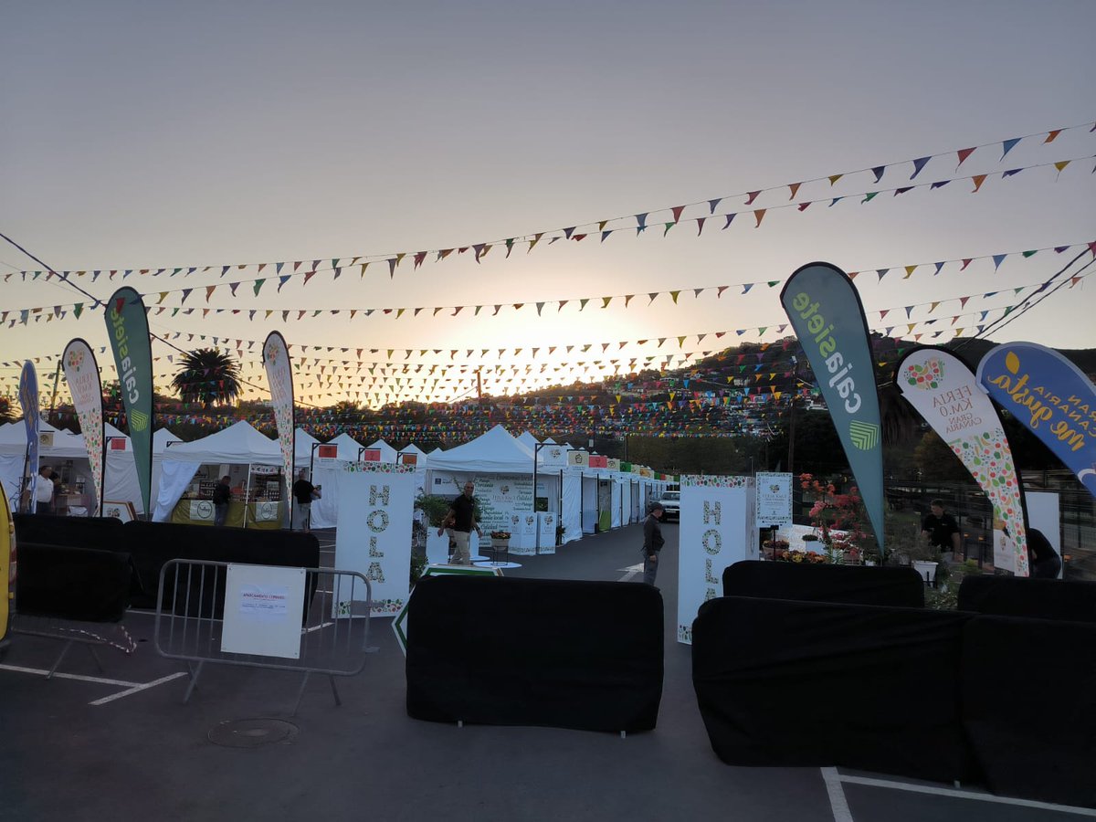 Ayto_VillaSB's tweet photo. Amanece en Santa Brígida.
Todo está listo para acoger a la #FeriaKM0

🧀🍷🍯 Un total de 50 productores procedentes de 16 municipios de la isla ofrecerán productos isleños y artesanales de alta calidad.

🙌🏼 ¡Te esperamos! https://t.co/WqsBznq3CL