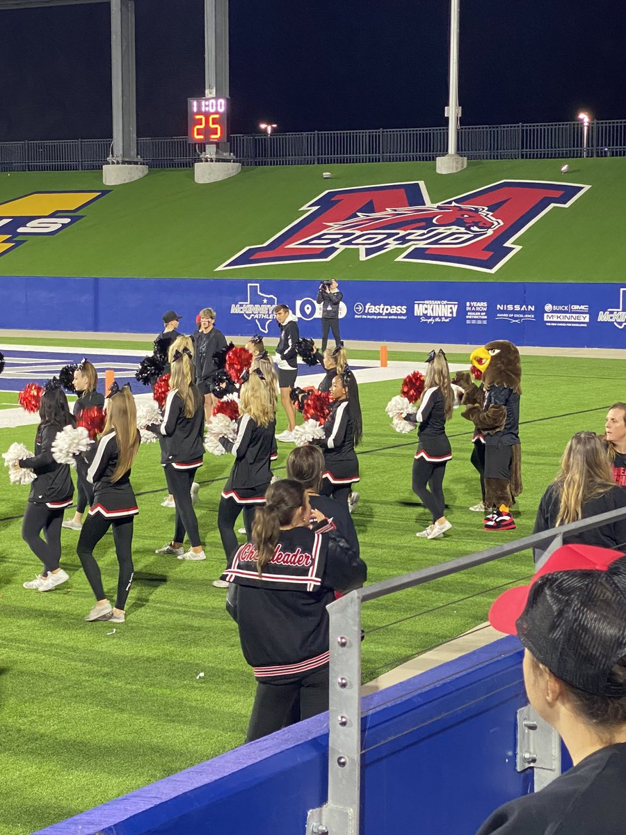 Harley_Hawk1's tweet photo. Sad that the season is over, but the Hawks had a great run. Hope everyone has a happy and safe Thanksgiving break! #WTD #heathcheer #southsidetough #heathhawks https://t.co/ORVfRRrboa
