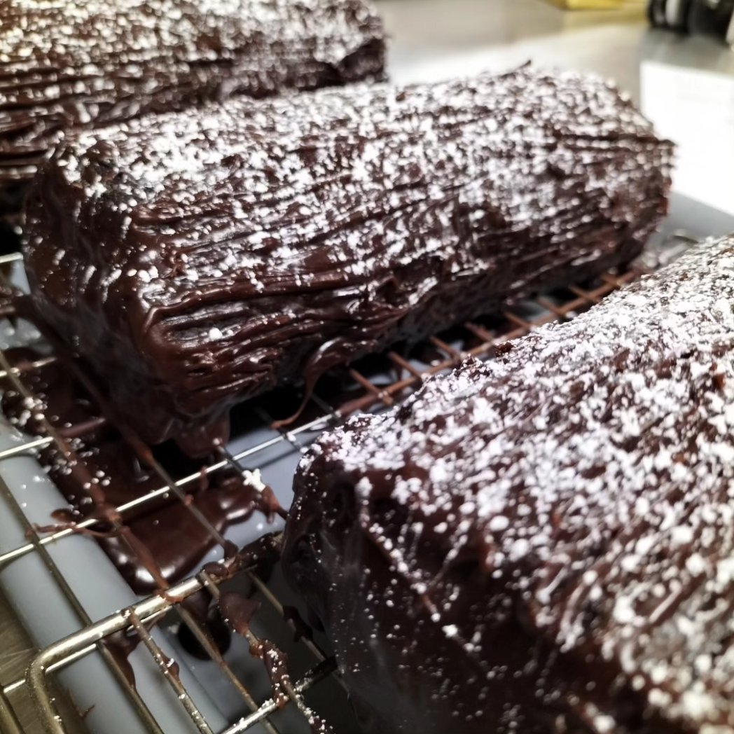 TheWarmley's tweet photo. Another practise run ahead of next Saturday. Out in the shop today are our Yule Logs, only a limited run ahead of Christmas launch next week 🎄

#bakery #Warmley #bristolfood #bathfood #chocolate #yulelog #christmas #fresh #handmade #goodfood #shoplocal #supportsmallbusiness https://t.co/MkomTjYmu2