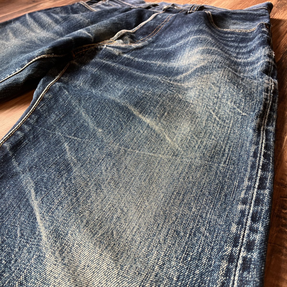 mtky0058's tweet image. 戦車で引っ張っても裂けないジーンズ。
鋼鉄製かと思いきやナイロン製でした。
そりゃ色落ちもいいはずやね。
#レプリカジーンズ #ジャパンデニム