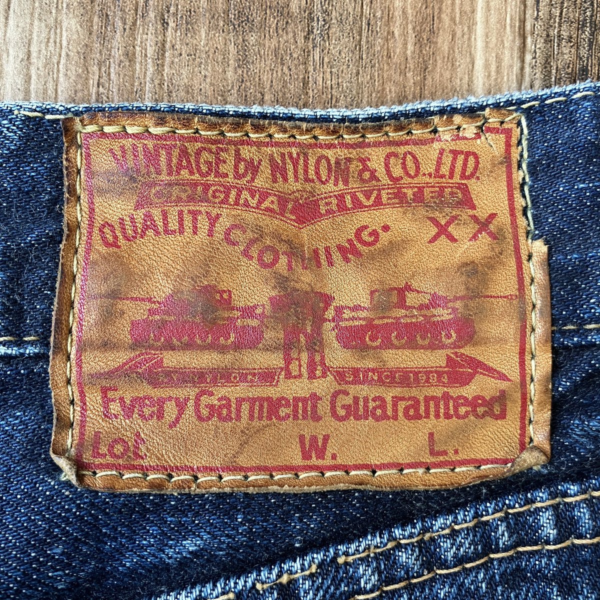 mtky0058's tweet image. 戦車で引っ張っても裂けないジーンズ。
鋼鉄製かと思いきやナイロン製でした。
そりゃ色落ちもいいはずやね。
#レプリカジーンズ #ジャパンデニム