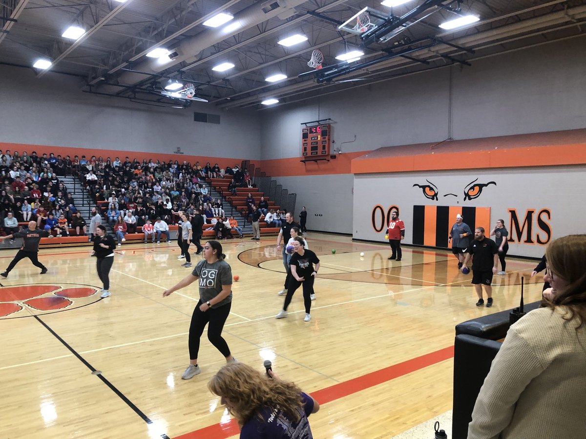 OGMSPanthers's tweet image. Student Council at OGMS had a canned food to play the staff in dodge ball! #gopanthers