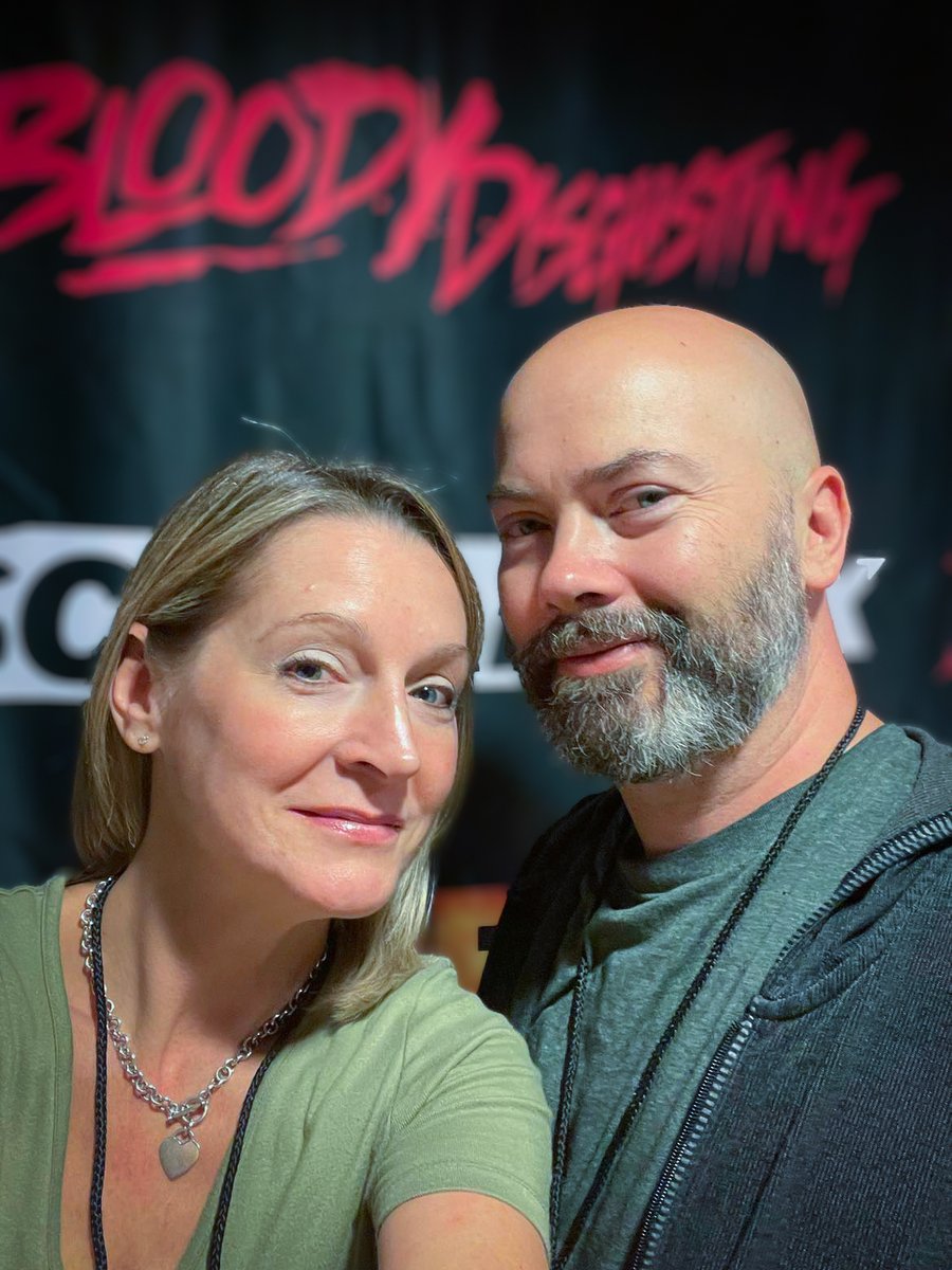 JasonHuls's tweet photo. #DaysoftheDead Chicago, Day 1. A great first day. Met some new friends. I'm looking forward to screening That Damned Yellow Raincoat tomorrow at noon. https://t.co/NwsYt2DTCi