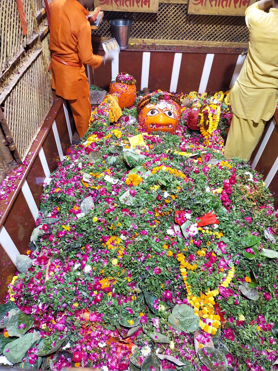 ShubhamThakurO2's tweet photo. ��नुमान मंदिर प्रयागराज 🙏🙏 https://t.co/hOniFEQoq0