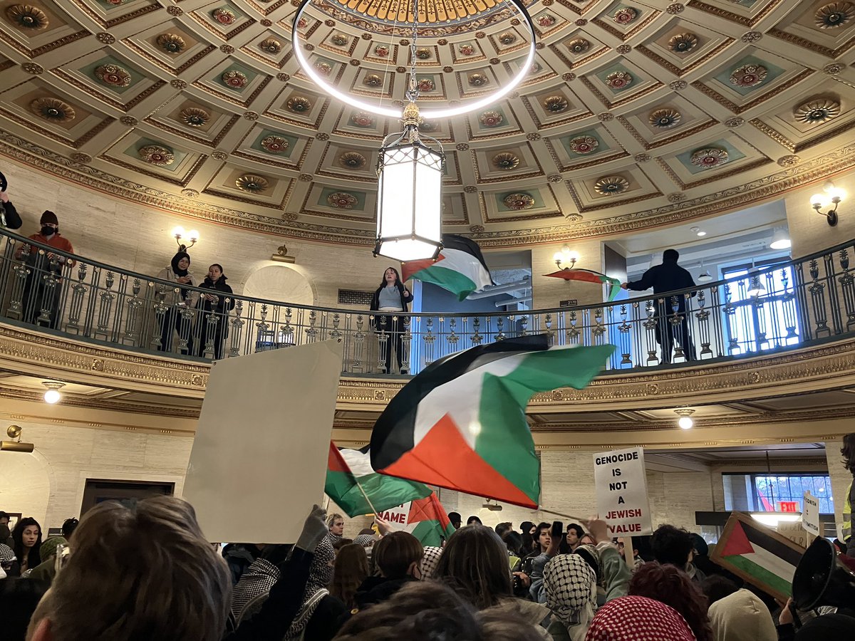 BREAKING: <a href="/UMich/">University of Michigan</a> police arrest over 35 students protesting against Israel's genocide in Gaza.

Students from a broad multicultural coalition occupied @UMichPrezOno's office for a 6-hour sit-in, demanding a meeting to end university support for Israel's crimes. 1/2