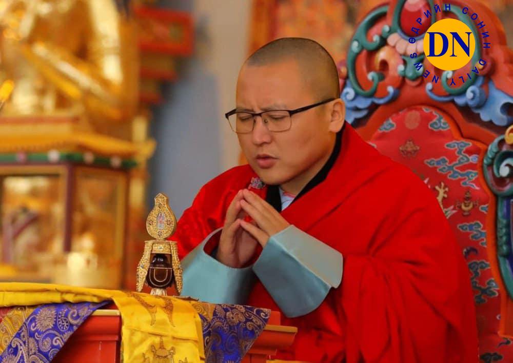 O_taij's tweet photo. Ирж буй сайн цагт сүсэглэн мөргөмүй! 🇲🇳🙏
Шашин шүтлэг гэх том сэдвийн цаана #PanchenLama Хятадын эрхэнд байгаа энэ эрин үед, цаг нь ирэхэд манай Богд, багш дээдсүүд ирээдүйн #DalaiLama-ыг тодруулж Бурхны шашин монголчууд бидний "гарт орох" сайн нигууртай... #BogdKhan #KhambaLama https://t.co/YBM6VTGFkZ