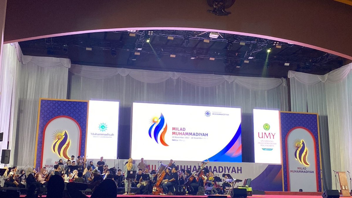 fajarjun's tweet photo. 111 tahun memberikan arti dan dedikasi bagi Muhammadiyah. Semoga peranannya dalam memajukan pendidikan, pemberdayaan masyarakat, dan kesehatan terus berlanjut dan semakin berdampak positif! 🙌🎊 #Milad111Muhammadiyah
 #Muhammadiyah https://t.co/exluF7J4nN