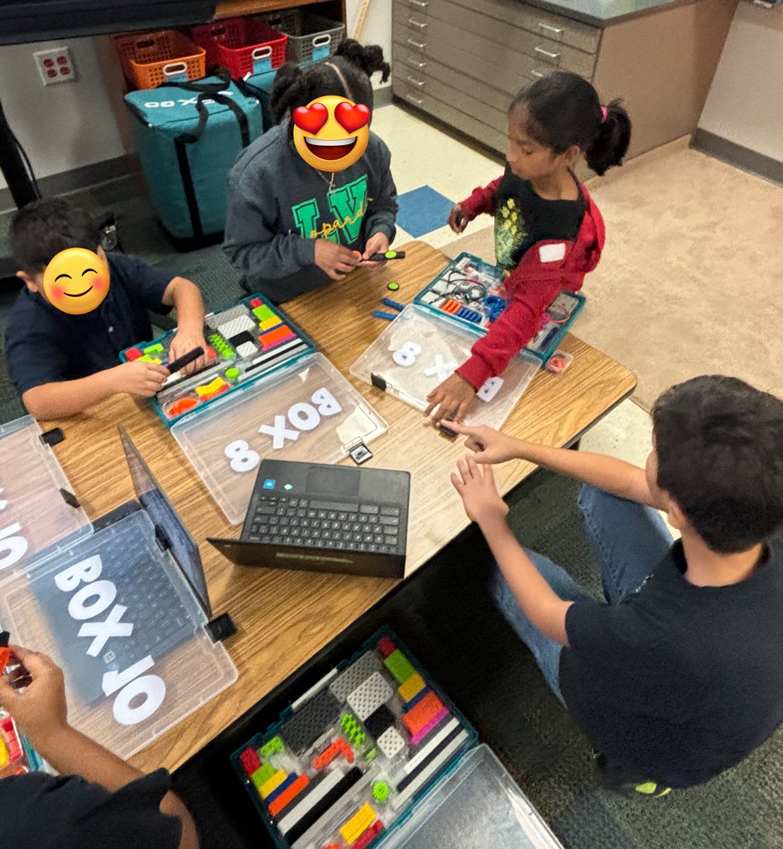 MathinThePark's tweet image. @Lav3rdgrade getting to explore our vexgo kits with magnet cars to test our magnetic items! #teach #magnets #vexgo @VEXRobotics @EdFoundationCFB @CFBISD @LaVillitaElem @mstranstem @lkdelay @JamieNutt @CFBDLS @CanvaEdu