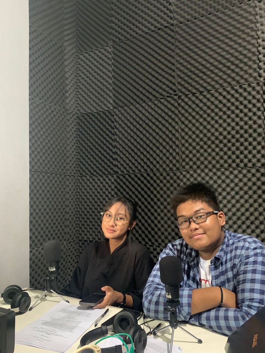 NazGilmore's tweet image. Hai, Sobat Poros! 👋🏻

Siapa diantara Sobat Poros yang suka banget sama marvel nih? 🧐

Kali ini siaran SI PATEN hadir dengan edisi “Welcome Back Captain Marvel”, lho! 🤩

For more info⬇️
Instagram &amp;amp; Tiktok: @porosfm

#POROSFM
#SIMUL_MORTALKOMBAT
#POROSONAIR2023