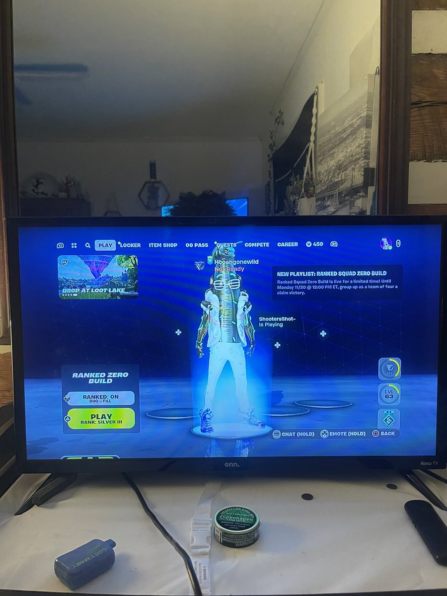 Corytootall's tweet photo. @ytmotomoto_ @NotRealms @FortniteStatus Just got on when I tweeted that lol https://t.co/w2AefSuffD