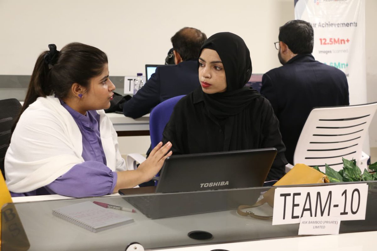 SDPIPakistan's tweet photo. Exciting Day 2 at the Food Security Hackathon! SDPI, #CFLI & @NICATPakistan are hosting 2️⃣0️⃣+ innovative tech teams from 🇦🇫 & 🇵🇰. Mentorship from Mr. Saram Bokhari @Cargill & Dr. Arif Saleem (@IIUI_OFFICIAL) is guiding breakthroughs in food security solutions. #Hack4Food https://t.co/hqztAN06a8