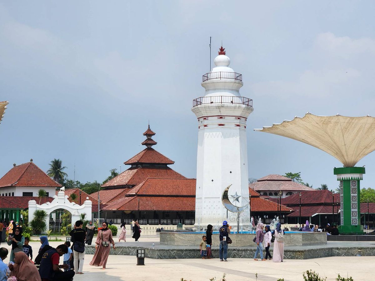 NatchaJo's tweet photo. Exploring BANTEN, western most province of Java, home to critically endangered Javan rhinos, S/E Asia's largest coal power plant and major sea port since 16th century (pepper then, cargos now). Once affluent sultanate city was a melting pot attracting foreign trade&amp;politics. https://t.co/kNXiHdZTfE