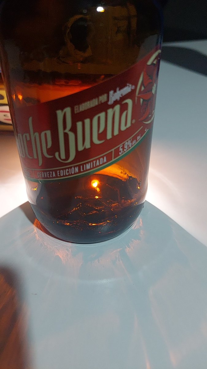 _UnAteoMas_'s tweet photo. @BohemiaMx Compré una caja de cervezas Noche Buena, en @SamsClubMexico, las qué cada año espero y ahorita ya por terminarme una, dentro de la botella había una cucaracha, venía dentro, jamás solté la botella desde que la destapé, ¿Qué clase de control de calidad tienen? @COFEPRIS https://t.co/FFwPbqtCTm