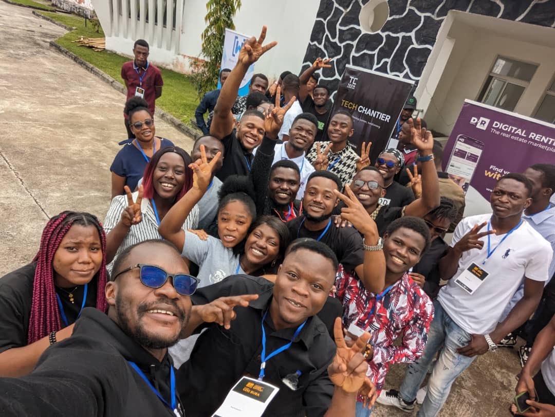 gdgbuea's tweet image. 🎉 Yesterday we did another thing at the Code Battle, it was pure fun! 💻🔥 #SMCon23
#CodeBattle #ProgrammingJoy 🎊