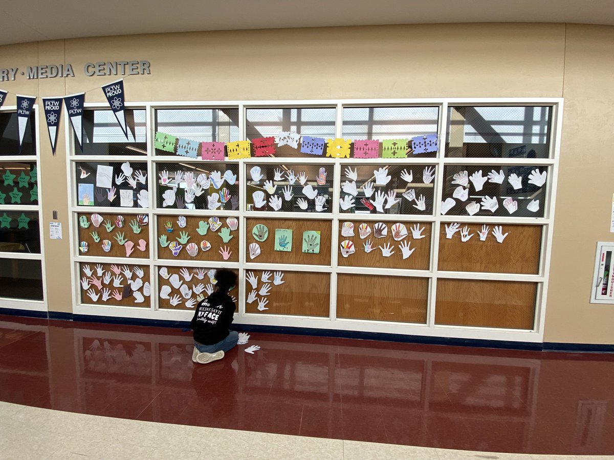Counselor_Rod's tweet photo. Our students celebrated World Kindness Week @OPS_McMillan by doing a daily activity to spread kindness to others. Teaching students daily to use the power within them to embrace a positive change.❤️🌎💙💛
#monarchproud #OPSproud #worldkindnessweek #BeKind https://t.co/KMgS6bMnpV