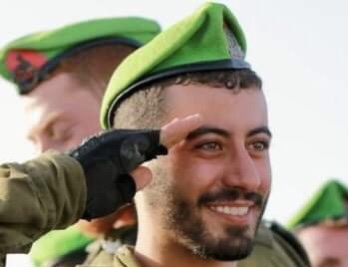 khaberni's tweet photo. تلقت  اسرة الضابط رعد شموئيل فجر اليوم السبت نبأ مصرع ابنهم في كمين محكم  نفذته المقاومة الفلسطينية البطلة في بيت حانون والنافق رعد كان تنسيق   الاتصالات الاستخبارية في الميدان - انتهى - خبرني https://t.co/0UtFaULI7b