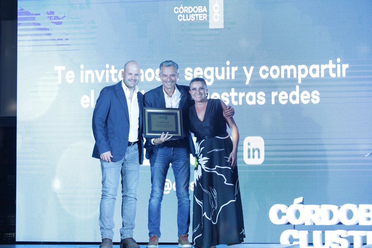 ClusterCba's tweet photo. Entregamos reconocimientos a dos ex presidentes de la institución: Diego Casali u a @poldc, por su invalorable aporte y acompañamiento, muestra del compromiso con el desarrollo de la tecnología y la economía del conocimiento de nuestra provincia. https://t.co/9nwOWfjQRK
