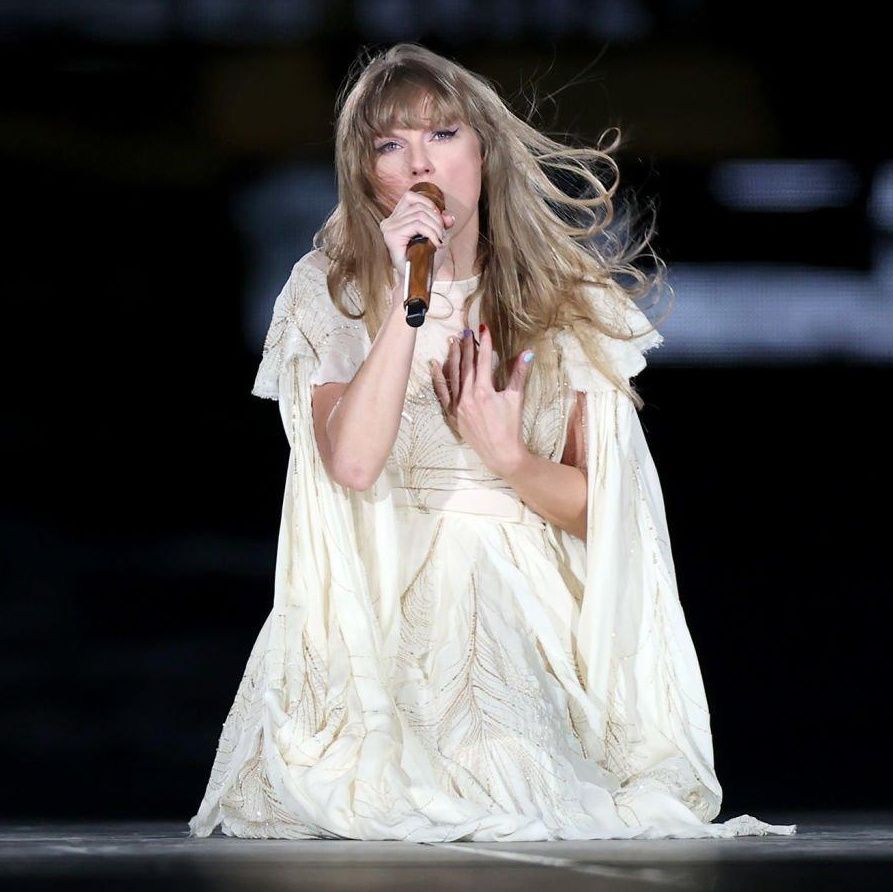 TheSwiftSociety's tweet photo. ����| @TaylorSwift13 on Ana's passing

"I feel this loss deeply and my broken heart goes out to her family and friends" https://t.co/QhL2Unf4aY