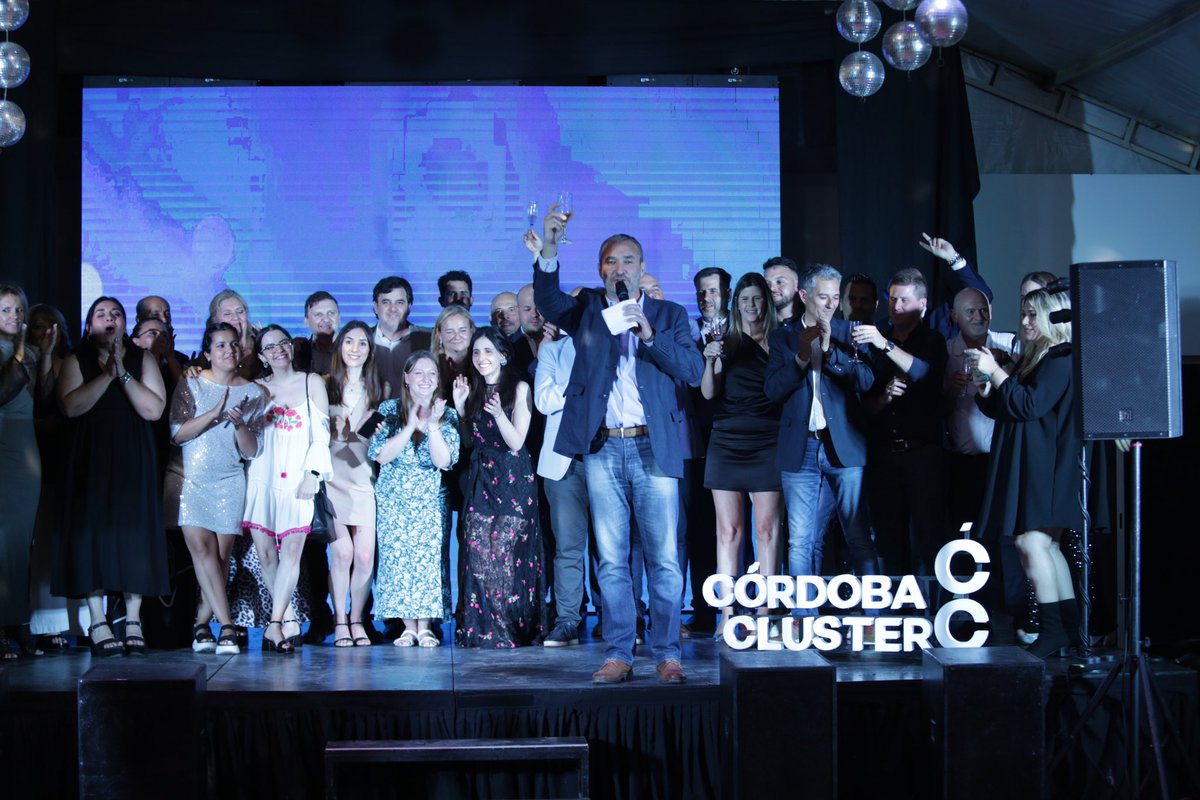 ClusterCba's tweet photo. Agradecemos especialmente la presencia de autoridades provinciales, empresas socias, directivos de otras cámaras e instituciones con quienes trabajamos en conjunto, referentes de la prensa y a los sponsors que hicieron posible la #FiestaCluster. https://t.co/33bnUcrox3