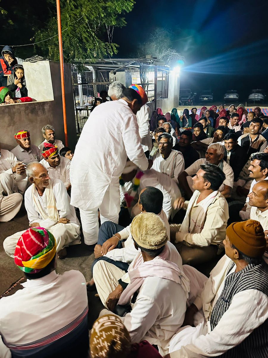 NsDewal's tweet photo. राष्ट्रवाद की बह रही बयार, बढ़ रहा भाजपा परिवार

दाता एवं सरनाऊ के खिलेरी परिवार को आज भाजपा की सदस्यता दिलाई। राष्ट्रवादी भाजपा परिवार में आपका स्वागत करता हूं। 

इस दौरान मिले सभी के साथ, सहकार और स्नेह भाजपा की जीत का ही संकेत है। https://t.co/W4xgjlSoc6