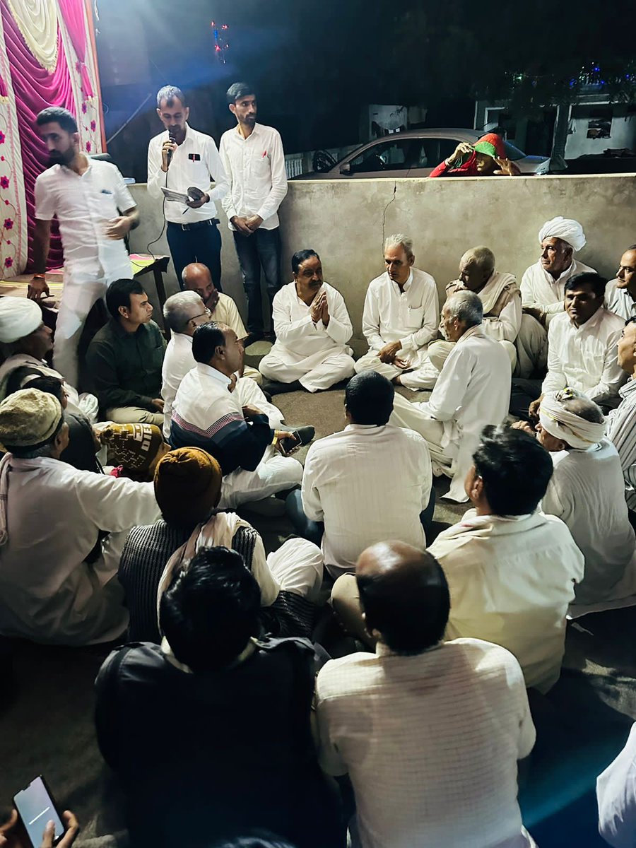 NsDewal's tweet photo. राष्ट्रवाद की बह रही बयार, बढ़ रहा भाजपा परिवार

दाता एवं सरनाऊ के खिलेरी परिवार को आज भाजपा की सदस्यता दिलाई। राष्ट्रवादी भाजपा परिवार में आपका स्वागत करता हूं। 

इस दौरान मिले सभी के साथ, सहकार और स्नेह भाजपा की जीत का ही संकेत है। https://t.co/W4xgjlSoc6
