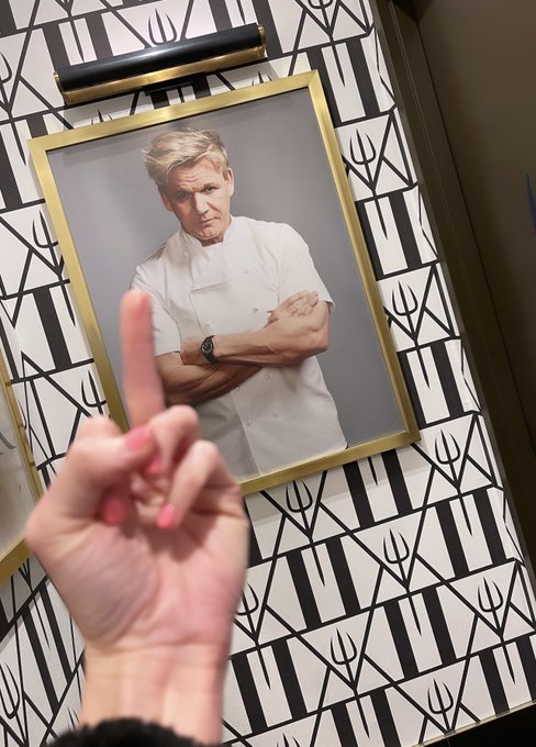 Fuck you @GordonRamsay 🖕🏻  And y&rsquo;all can tell&hellip;.I despise this man. And what he did was so unacceptable<a class="tags" target="_blank" title="On Twitter" href="/?out=eyJ0eXAiOiJKV1QiLCJhbGciOiJIUzUxMiJ9.eyJpYXQiOjE3MjE1NDUzNTYsImlzcyI6InR3cG9ybnN0YXJzLmNvbSIsIm5iZiI6MTcyMTU0NTM1NiwiZXhwIjoxNzUzMDgxMzU2LCJyZWRpcmVjdF91cmwiOiJodHRwczovL3R3aXR0ZXIuY29tL0dvcmRvblJhbXNheSJ9.MfcgOs6a16sAbQxDtYwA8gEKvZGiB1sDxa8YUUyLSPwyUXRmco-CfCVpFFcWozfQ9J2GQaScOc4VKbZlNBPkNg">@GordonRamsay</a>