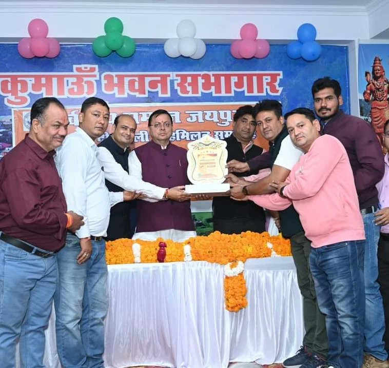 dhamikidhoom's tweet photo. न तुष्टिकरण न अत्याचार, राजस्थान चुनेगा भाजपा सरकार 

वीरभूमि राजस्थान में मुख्य सेवक धामी ��ी ने भाजपा के पक्ष में मतदान करने की अपील की। https://t.co/cfO9QrkMDv