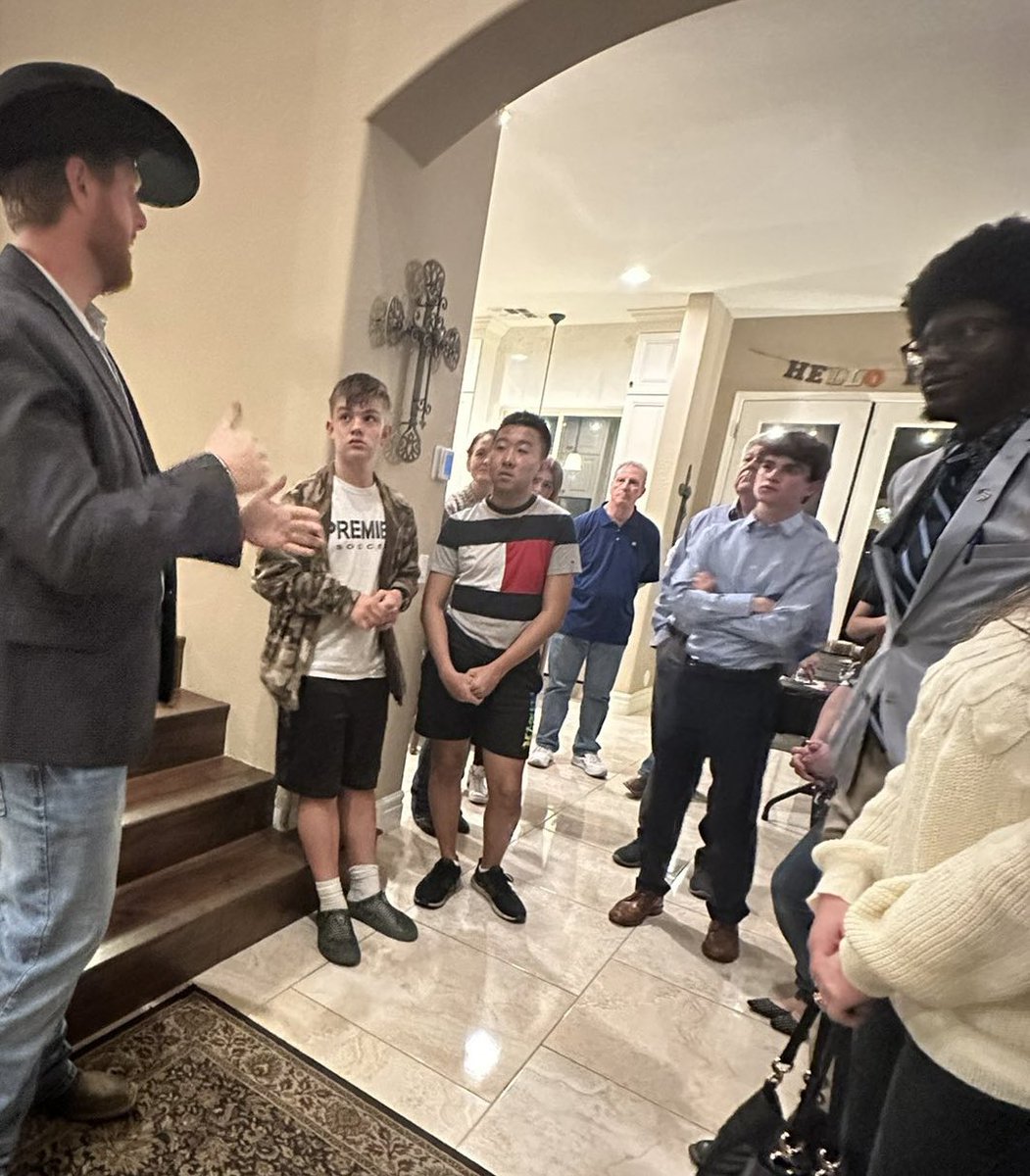 ShaneKrauser's tweet photo. A fantastic time with the Arizona Teenage Republicans this evening. It was an honor to spend time with these young leaders who love their country!

https://t.co/1hlw2WNM1n

#shaneformayor #shaneforgilbert #thepeoplesmayor #liberty #freedom #constitution #gilbertaz #gilbertazmayor #arizona #election2024 #shanekrauser #azgop #gop #gilbertarizona #arizonatars