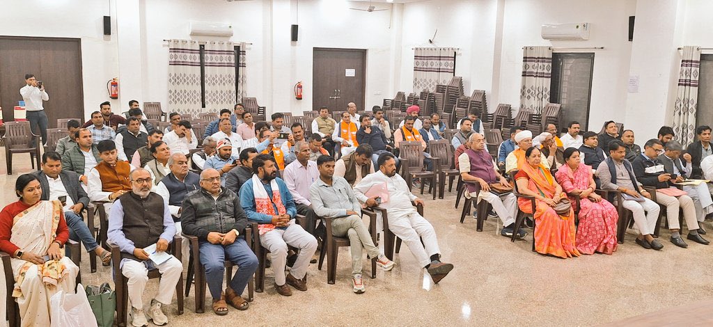 B L Santhosh (@blsanthosh) on Twitter photo Reviewed campaign activities & polling day preparations in Bikaner & Sikar districts . ItтАЩs тАШ BJP Coming Back тАШ atmosphere in Rajasthan . <a href="/BJP4Rajasthan/">BJP Rajasthan</a> workers , vistarak , pravasis from neighbouring states are steering ahead campaign at root level . Reviewed campaign activities & polling day preparations in Bikaner & Sikar districts . ItтАЩs тАШ BJP Coming Back тАШ atmosphere in Rajasthan . <a href="/BJP4Rajasthan/">BJP Rajasthan</a> workers , vistarak , pravasis from neighbouring states are steering ahead campaign at root level .