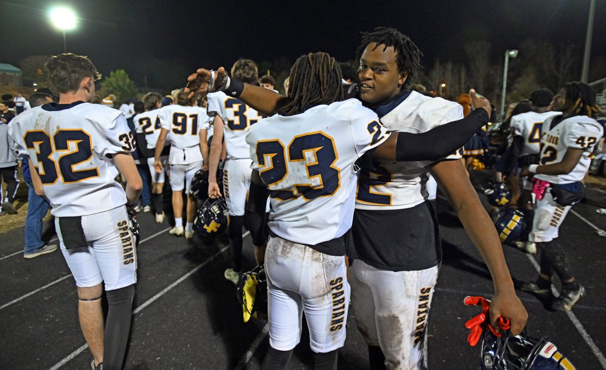 Photo gallery of Mount Tabor's playoff game against Matthews Butler. tinyurl.com/6xxw8tc7 via @JournalNow