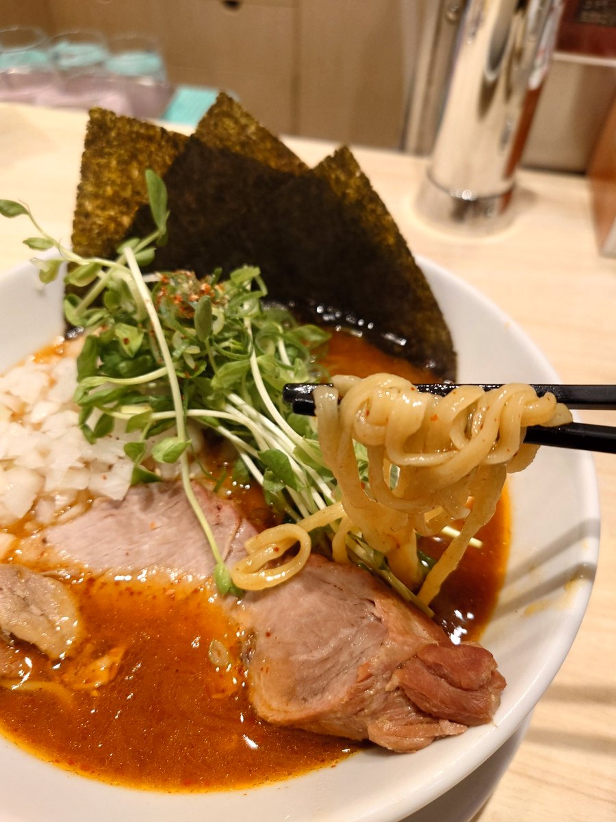 tanayuu1397's tweet photo. 西葛西 麺やえいちつー
最近寒いので、今日もTokyo hotいただきました☺️
今日も安定のうまさでした🤭
個人的な流行りは麺やわめ🥳
みなさんも是非😁
#らーめん
#麺やえいちつー
#西葛西 https://t.co/Yq0c1tdP6L