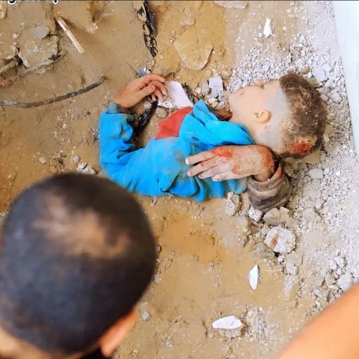 The last hug. This child was seeking protection in his older brother's arms before their house got bombed. Ga💔za 🇵🇸