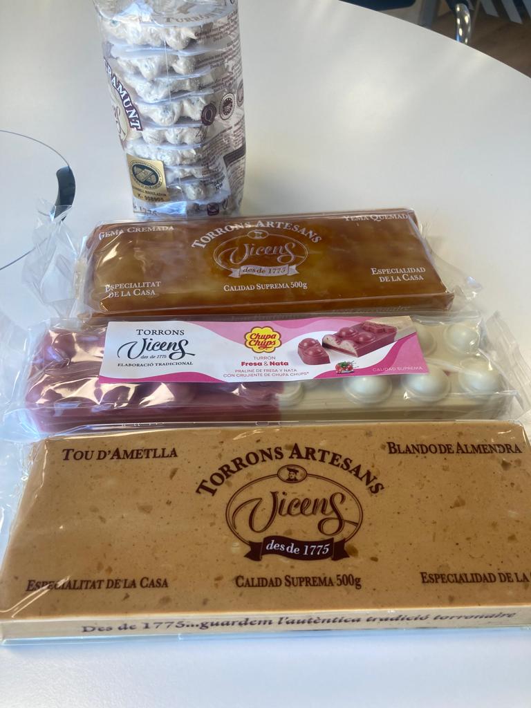🎄 Si si, ja és aquí... el sorteig de <a href="/TorronsVicens/">Torrons Vicens</a>!!!

🎁 Ara mateix us oferim l'oportunitat d'aconseguir un fantàstic lot!

➡️ I tot canvi de seguir-nos i fer RT d'aquesta publicació. Això sí: teniu de temps fins a les 8h, hora catalana. Moltíssima sort a tothom!!!