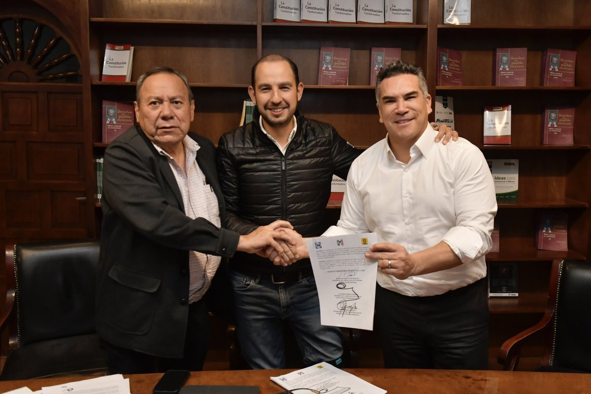 EnriqueVargasdV's tweet photo. Estimado amigo @STaboadaMx muchas felicidades por tu precandidatura a la Jefatura de Gobierno de la coalición. Sin duda, se obtendrá el triunfo en la #CDMX contigo al frente. Tu experiencia, honestidad y rectitud te respaldan. Un abrazo. https://t.co/dXo59B5kYW