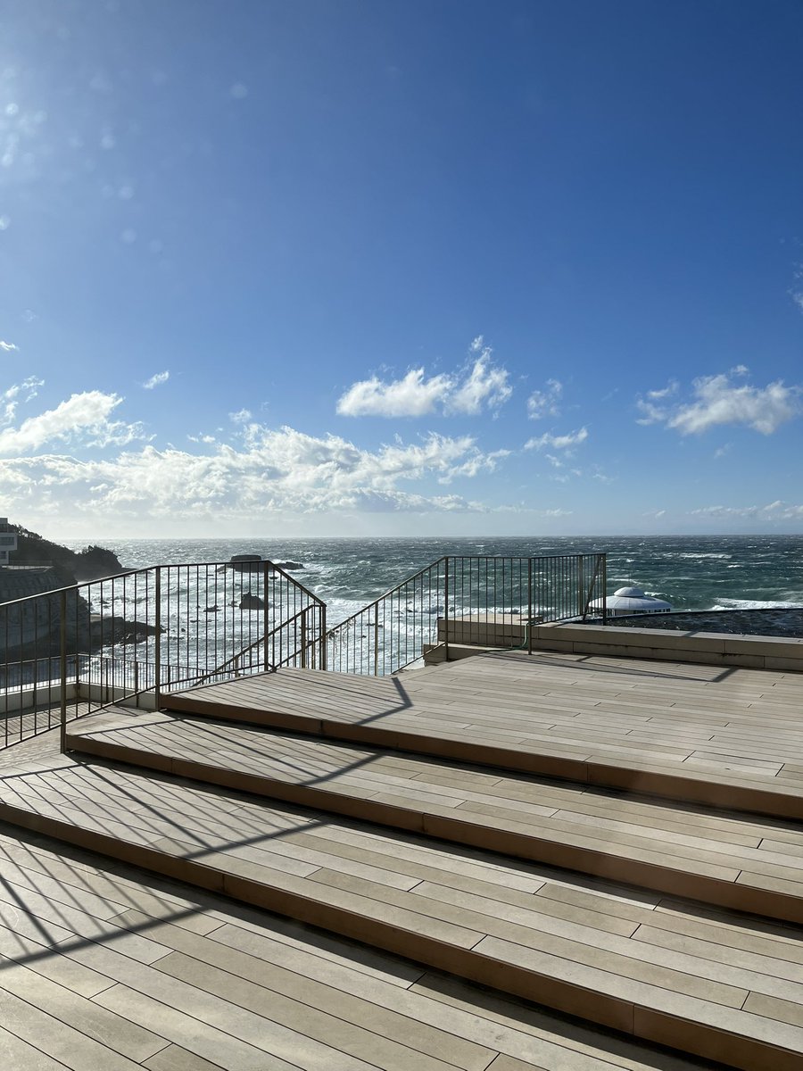 風が強くてテラスに出られません…😓