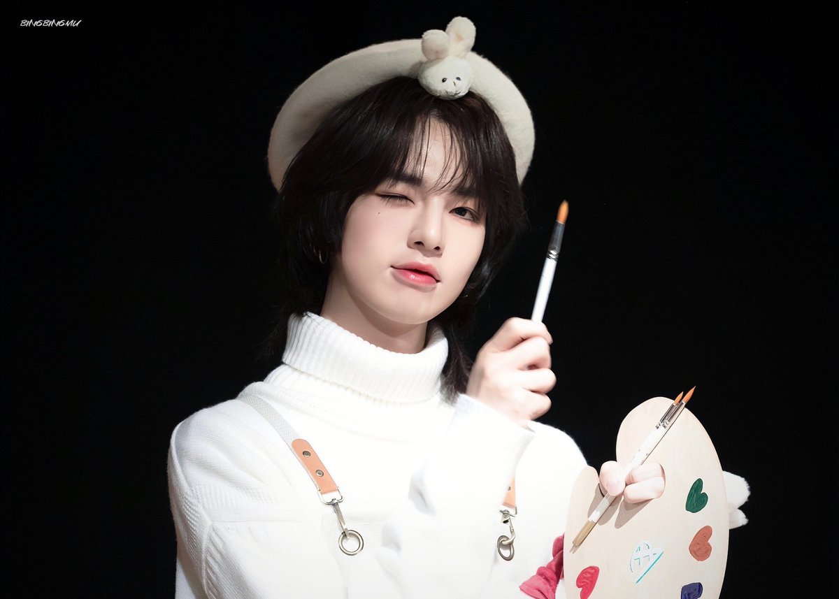 BINGBINGMU's tweet photo. 231117 에버라인 

토끼도 화가가 될 수 있나뮤? 🐰🎨

#이펙스 #EPEX #MU #뮤 https://t.co/jS6Lp3JDEI