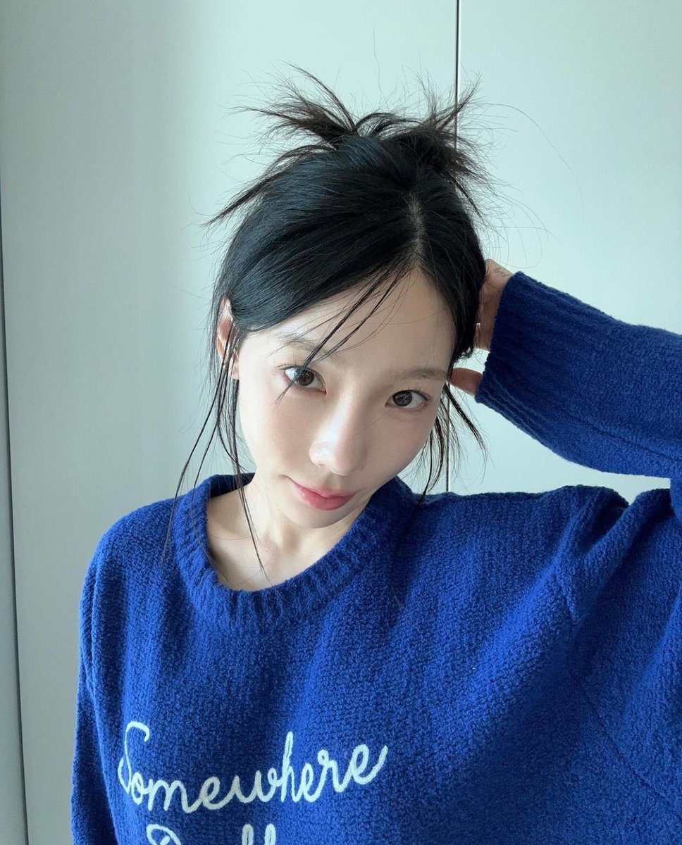 89SMDKTY's tweet photo. ㅤ
⠀
        ⠀  iris.neyanne : sns update
            ≡ 181123   ✯   14:38
            ⌕ good afternoon, belis! 
ㅤ        
⠀      ⠀ https://t.co/sULchjIRmw