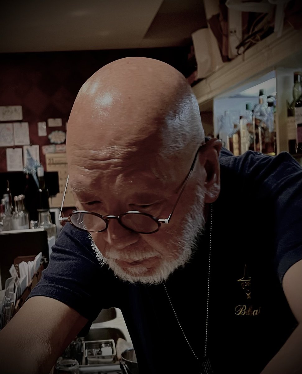 B's Bar name F tweet media