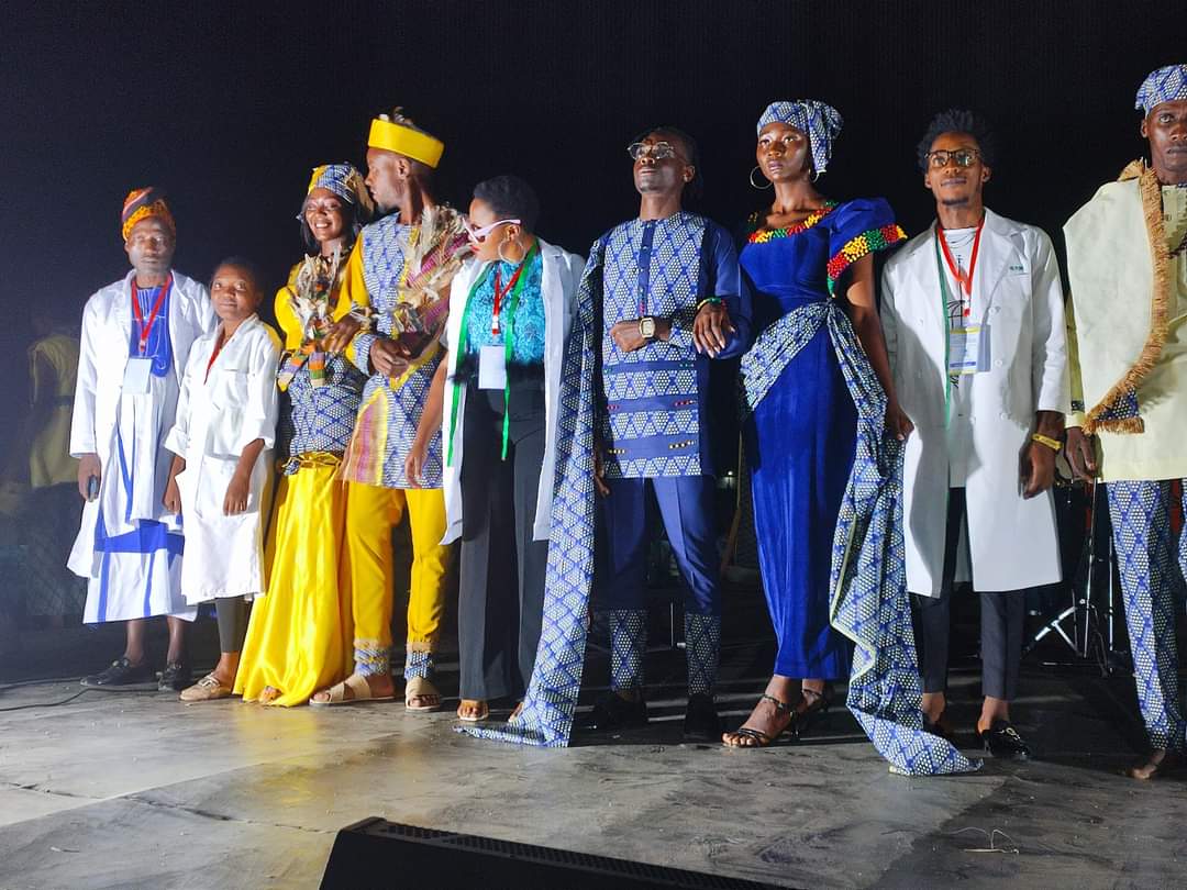 univMaroua's tweet photo. #UNIFACMaroua2023
Défilé de mode pour la catégorie Art Vestimentaire Africain. Il faut souligner que cette catégorie est l'une des innovations de cette 9e édition de l'#UNIFAC. https://t.co/Xp798hdwXH