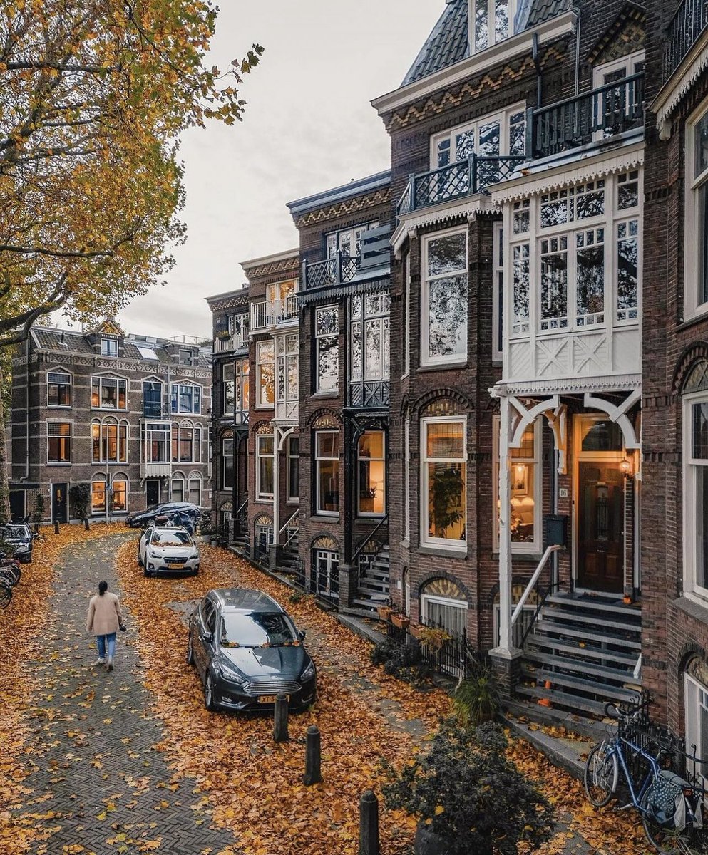 marilovesgr33n's tweet photo. Non è New York in autunno, ma Utrecht. Olanda. hellofromutrecht https://t.co/14xGKCM3yn