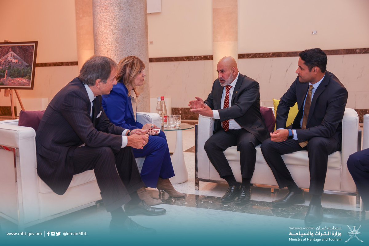 OmanMHT's tweet photo. للتعريف بالمقومات السياحية والمنتجات والخدمات والتجارب السياحية التي تزخر بها سلطنة عُمان، تتواصل حلقات العمل الترويجية التي تنظمها وزارة التراث والسياحة في جمهورية إيطاليا في محطتها الثانية بمدينة روما، بحضور صاحب السمو السيد نزار بن الجلندى آل سعيد سفير سلطنة عُمان المعتمد لدى جمهورية إيطاليا، حيث تضمنت حلقة العمل تقديم عرض مرئي عن مستجدات القطاع السياحي بسلطنة عمان، بالإضافة إلى لقاءات العمل بين ممثلي مؤسسات القطاع السياحي العُماني ونظرائهم من السوق الإيطالي، بحضور عدد من ممثلي وسائل الإعلام الإيطالية.

#تراث_وسياحة
