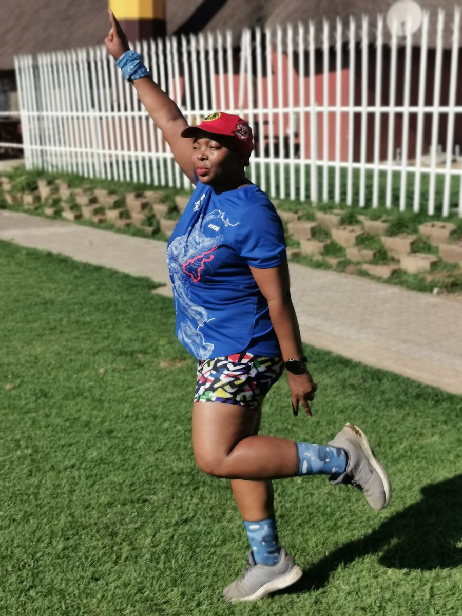 Onalenna_K's tweet photo. Mnandi bus grass and tire pulling training πͺπ#RunningForTheGiftOfLife #SebenzawenaBerekawena https://t.co/e4D2YEKt9S