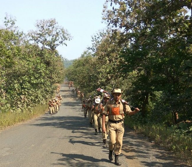 CISFHQrs's tweet photo. खण्ड कर प्रचंड को
हर उस संताप को
जो रोकती है राह को
रुको नहीं डटे रहो
बढे चलो बढे चलो ।
#CISF "संरक्षण एवं सुरक्षा"   #MakingOfSoldiers
#PROTECTIONandSECURITY #TRAINING
@HMOIndia https://t.co/vjsbu3penx