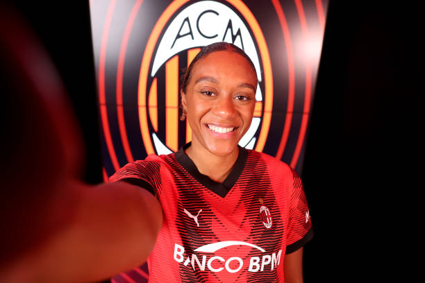 MilanPosts's tweet photo. 🗣️ AC Milan’s new Chief Marketing Officer Tania Moreno: Christian #Pulisic, Yunus #Musah and Allyson #Swaby at #Milan ? "First of all, these players are at Milan because they are fantastic footballers. However, it is undeniable that having them in our team is helping us reach the public American in a more incisive way and has a strong impact on the commercial side. Just to give a few examples, in terms of ticket sales, this season we are seeing more sales of single tickets and hospitality tickets sold to Americans than in the past."