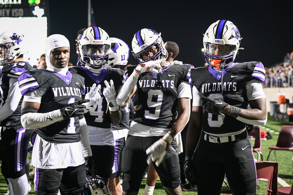 StudiosFamous's tweet photo. 12-0 🏆🏈

@Atavianfriend3 @ImaureeD @B6Jermaine @debraun_hampton @CoachTMiller18 @Coach__fitz https://t.co/0XxGjHf3fy