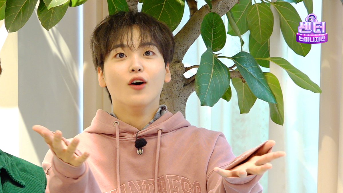 [그센아 포토타임📸]

사전미팅 현장 스틸 pt.3

왜요😎 제가 하루 종일 그센아만 하는 사람처럼 보이세요❓
아기초코오리🐥 아기강아지🐶 웅기랑 형준이가💚 만나버렸는데 당연한 거 아닌가요⁉️

#크래비티 #cravity #형준 #HYEONGJUN #차웅기 #ChaWoongKi #그센터는아니지만 #그센아